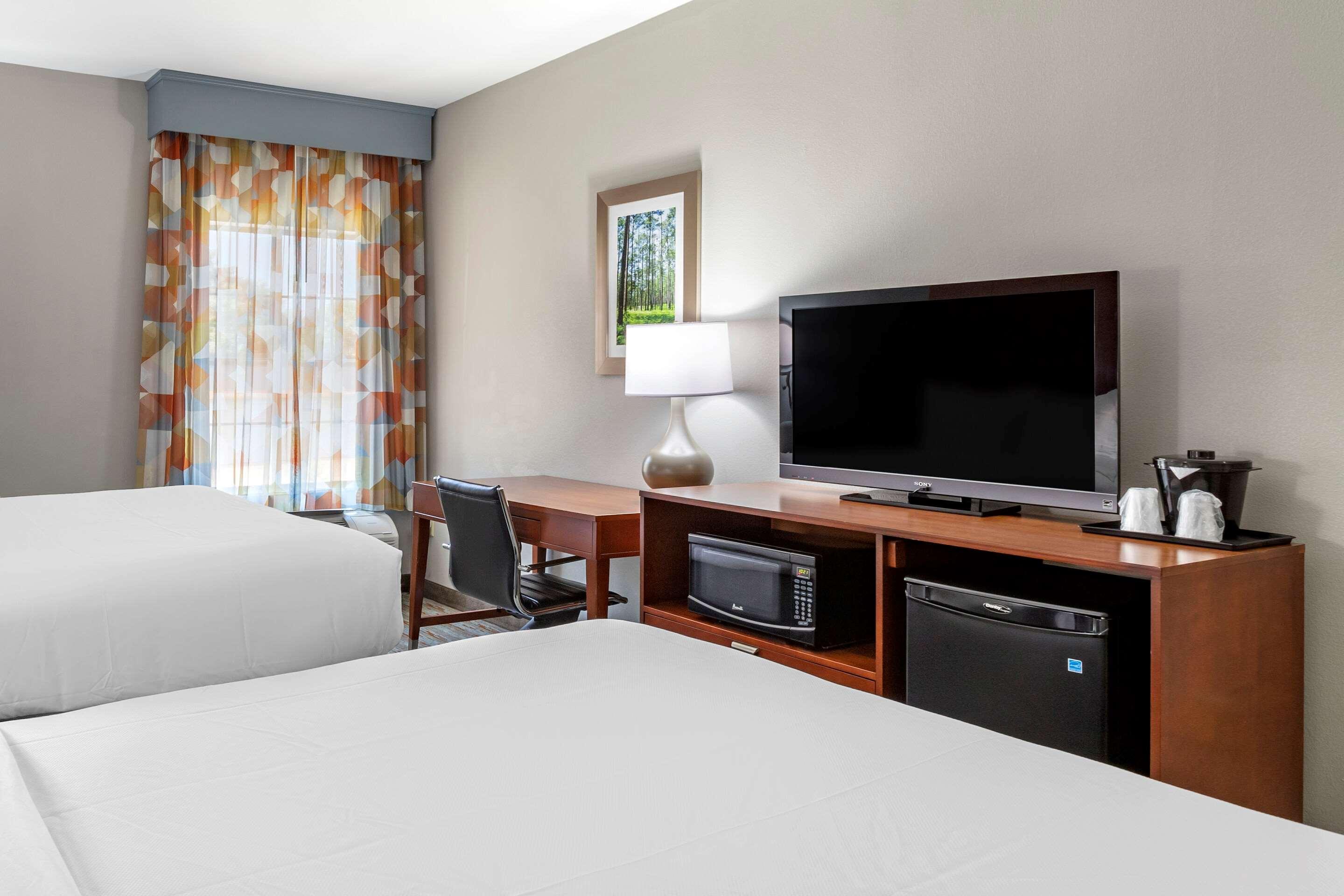 Comfort Inn & Suites Cleveland Bagian luar foto