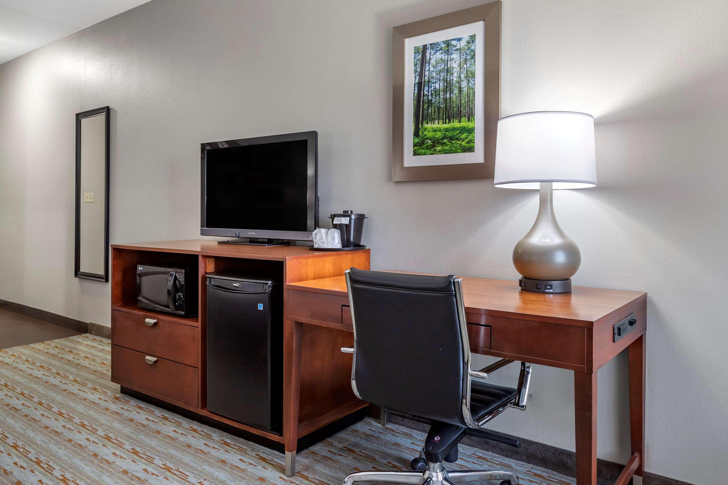 Comfort Inn & Suites Cleveland Bagian luar foto