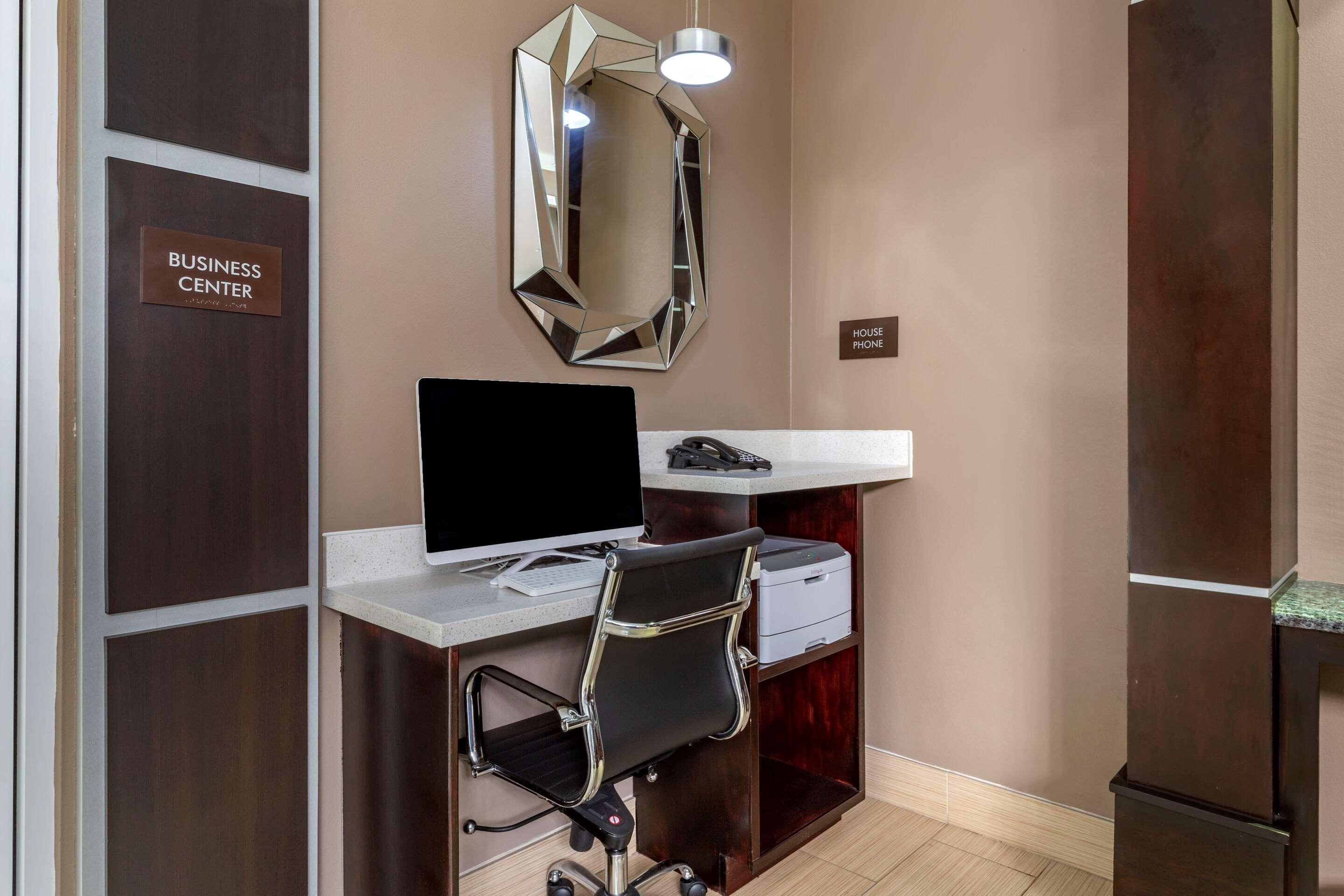 Comfort Inn & Suites Cleveland Bagian luar foto