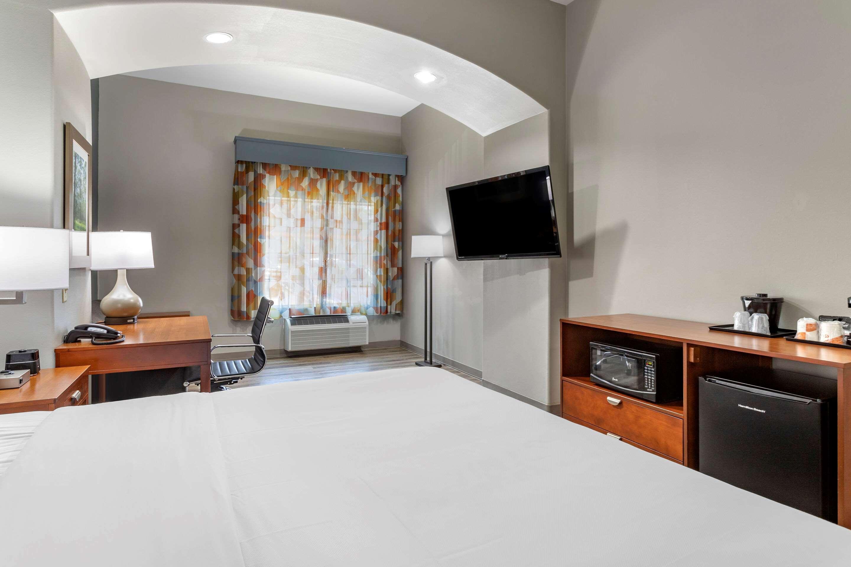 Comfort Inn & Suites Cleveland Bagian luar foto