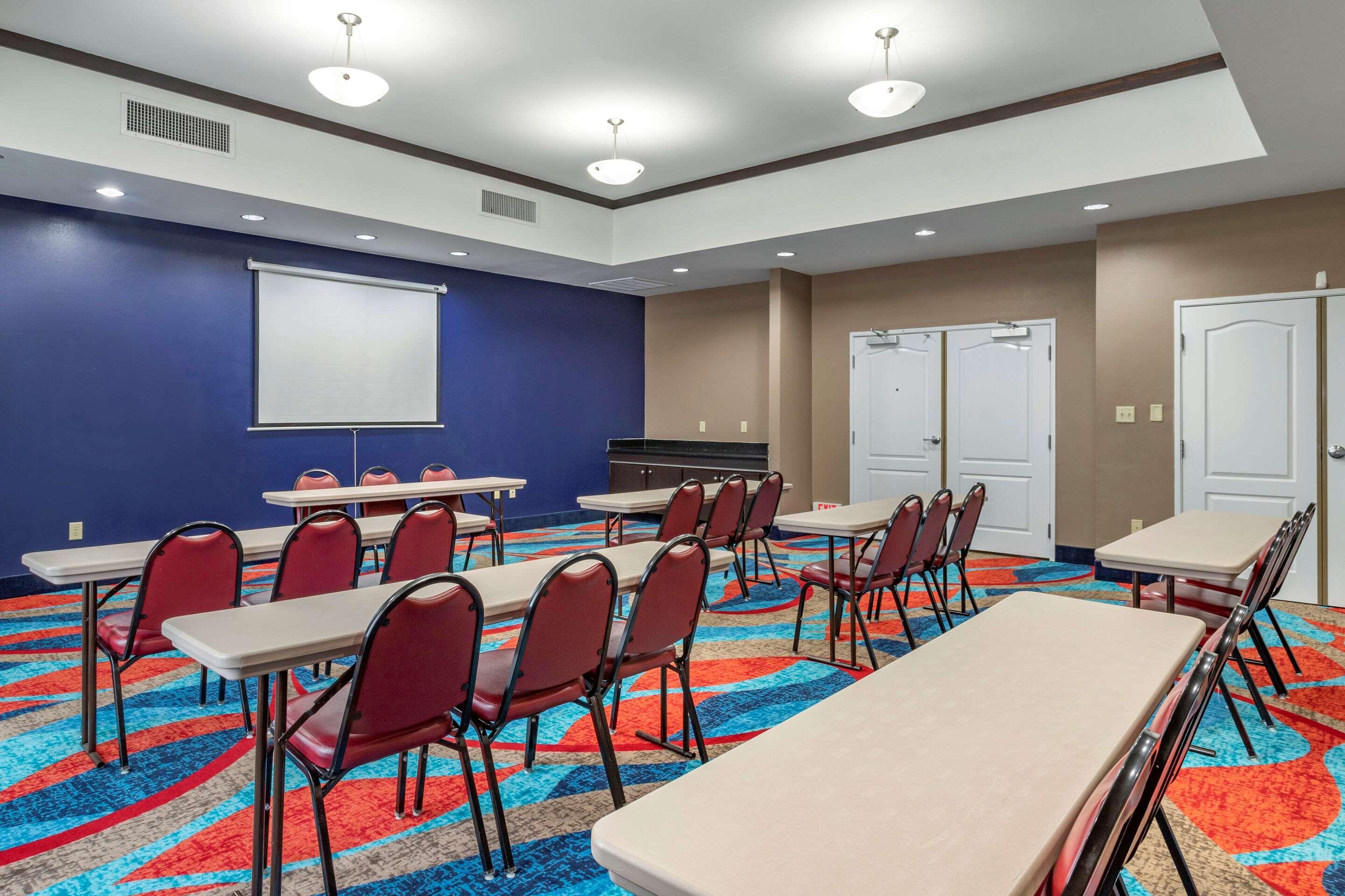 Comfort Inn & Suites Cleveland Bagian luar foto