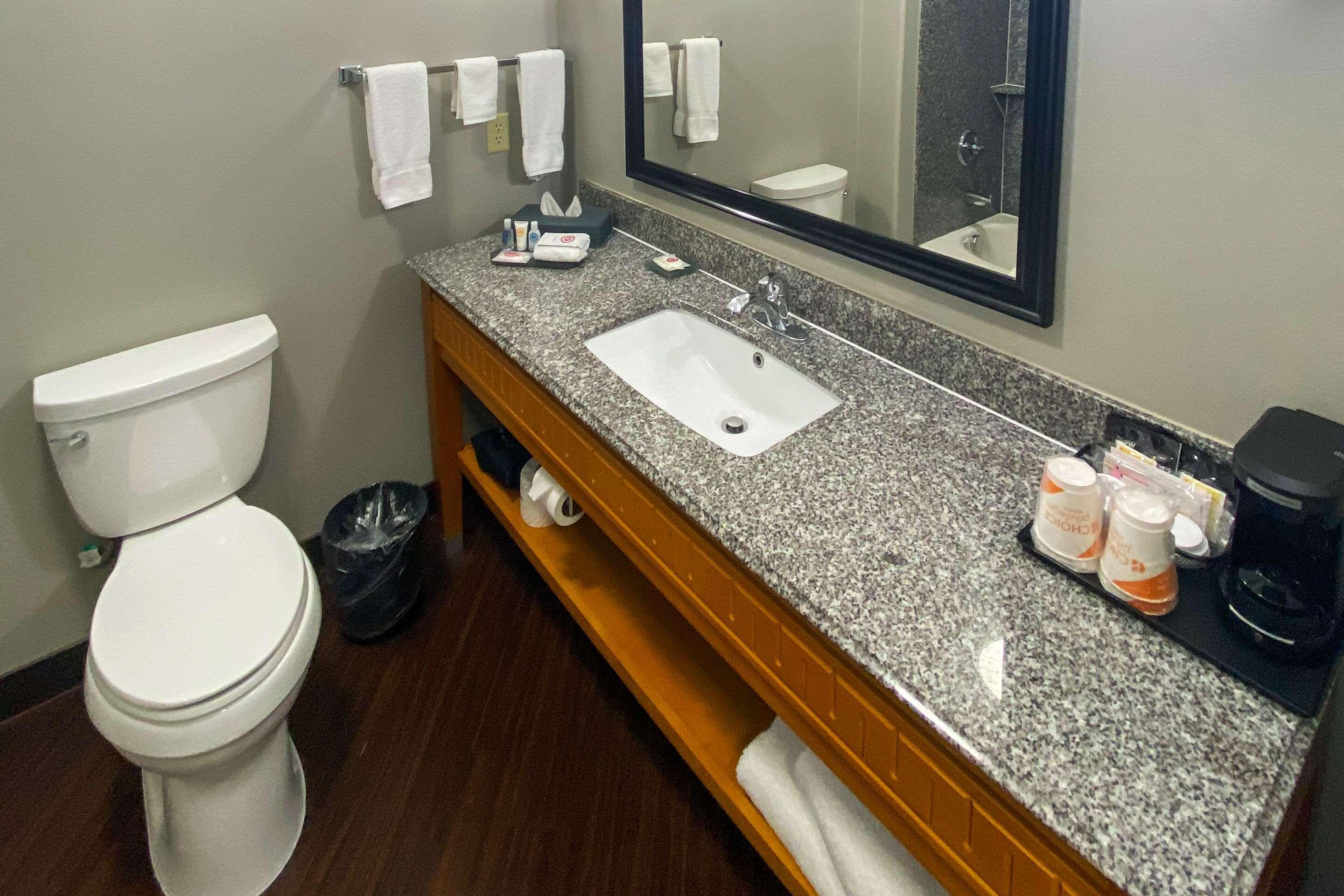 Comfort Inn & Suites Cleveland Bagian luar foto
