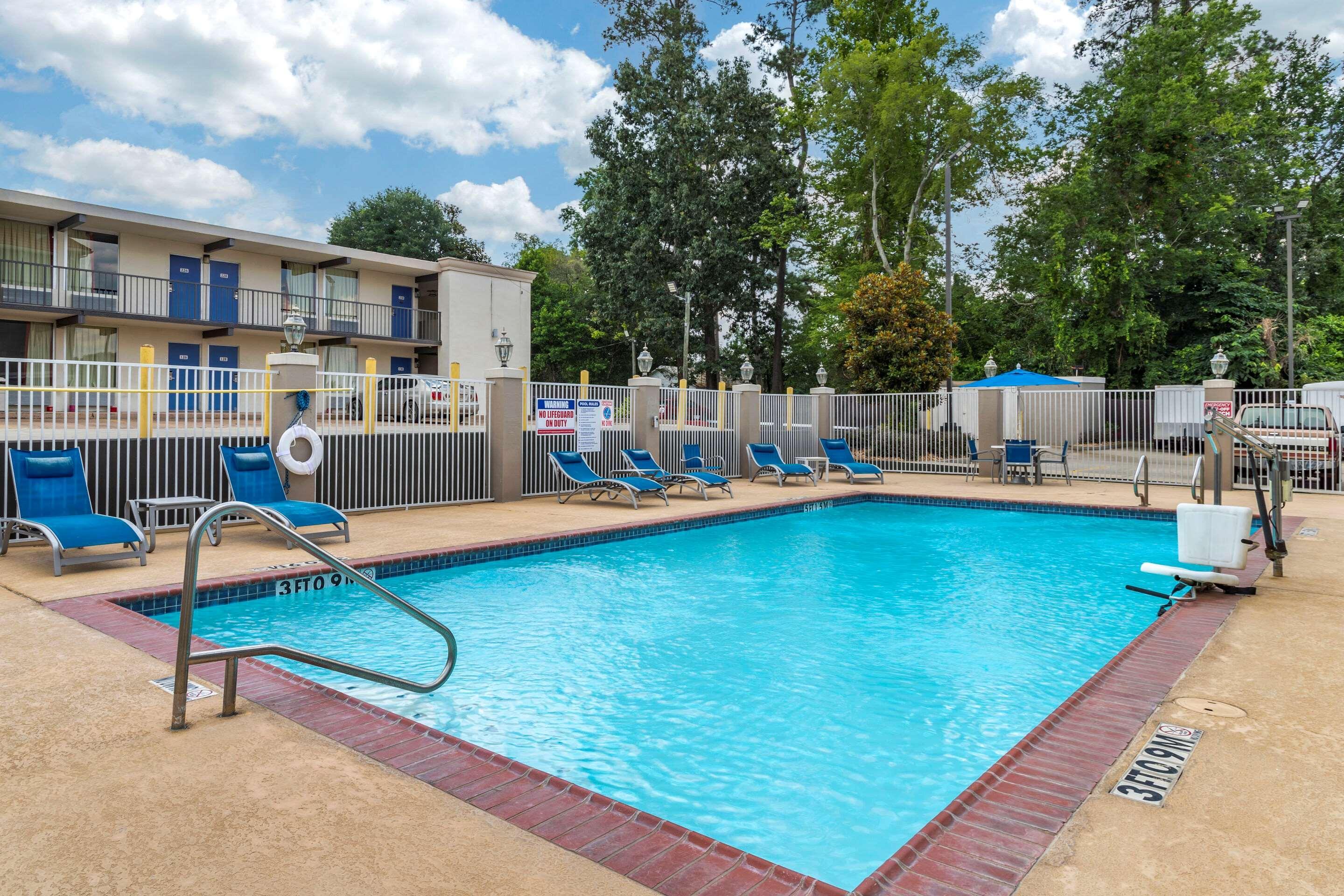 Comfort Inn & Suites Cleveland Bagian luar foto