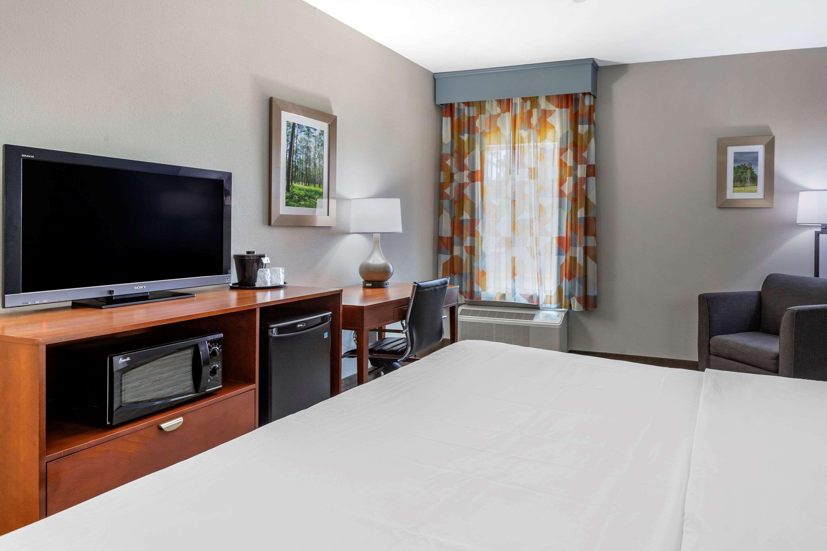 Comfort Inn & Suites Cleveland Bagian luar foto