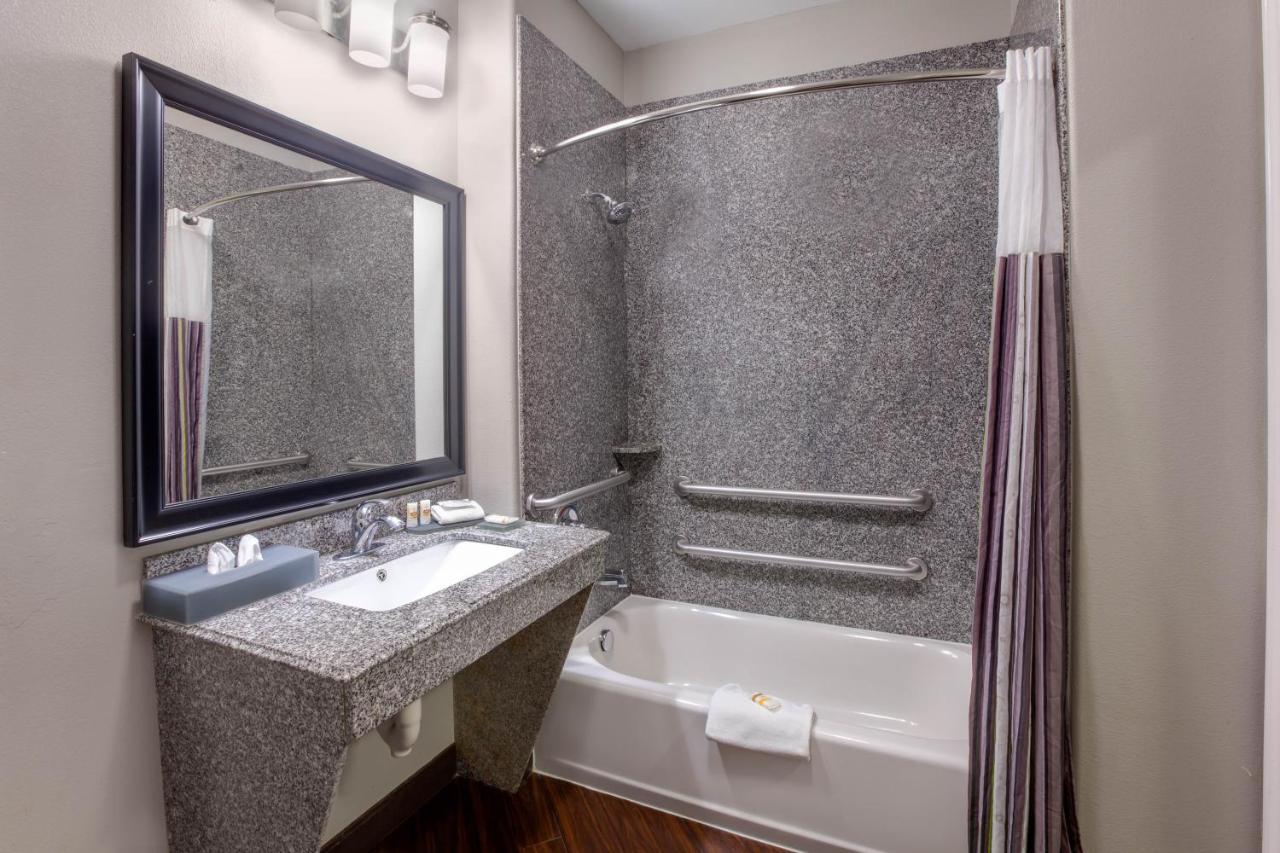 Comfort Inn & Suites Cleveland Bagian luar foto