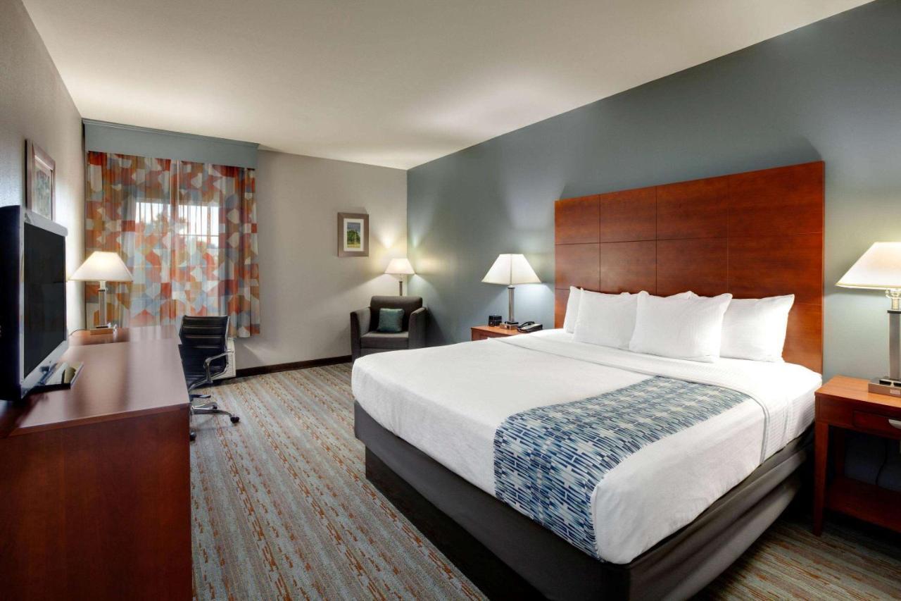 Comfort Inn & Suites Cleveland Bagian luar foto