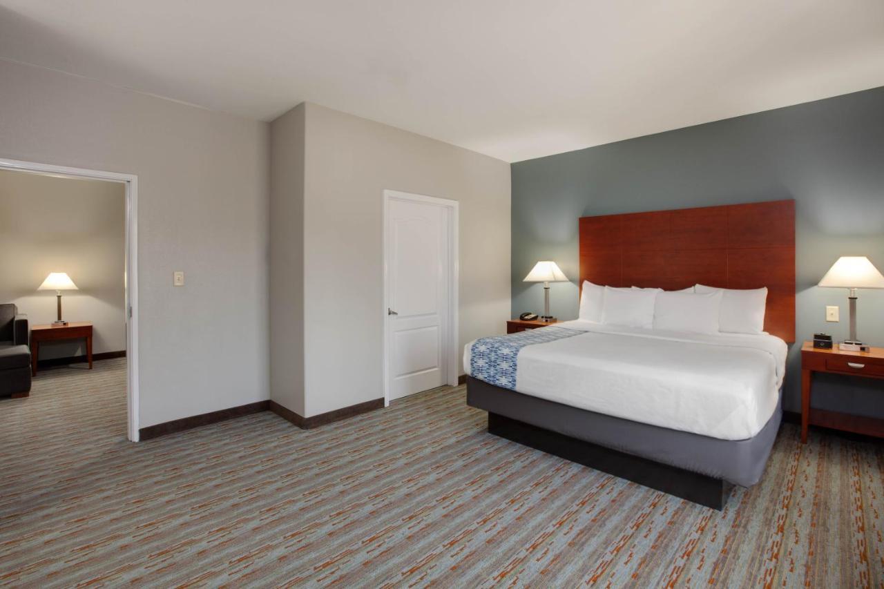 Comfort Inn & Suites Cleveland Bagian luar foto