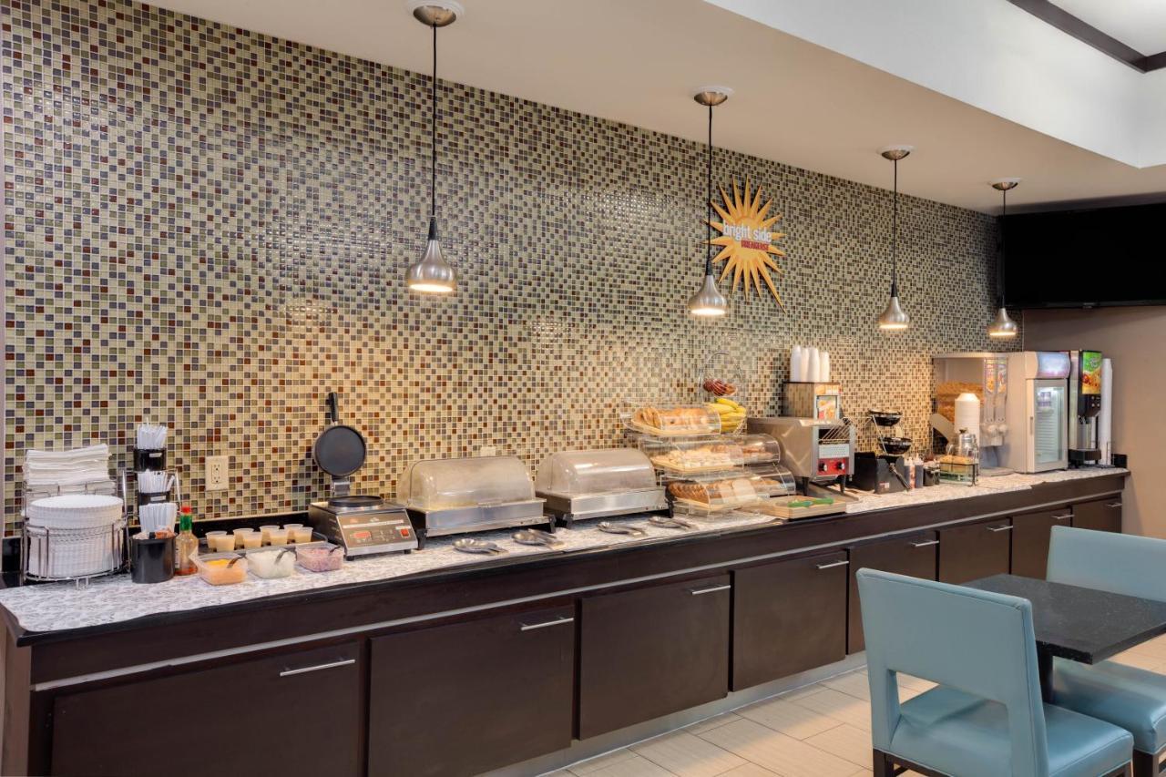 Comfort Inn & Suites Cleveland Bagian luar foto