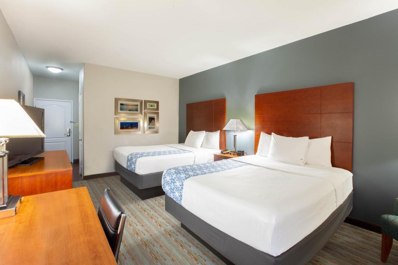 Comfort Inn & Suites Cleveland Bagian luar foto